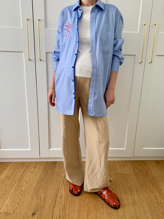 Red vase | Oversize blue cotton Shirt