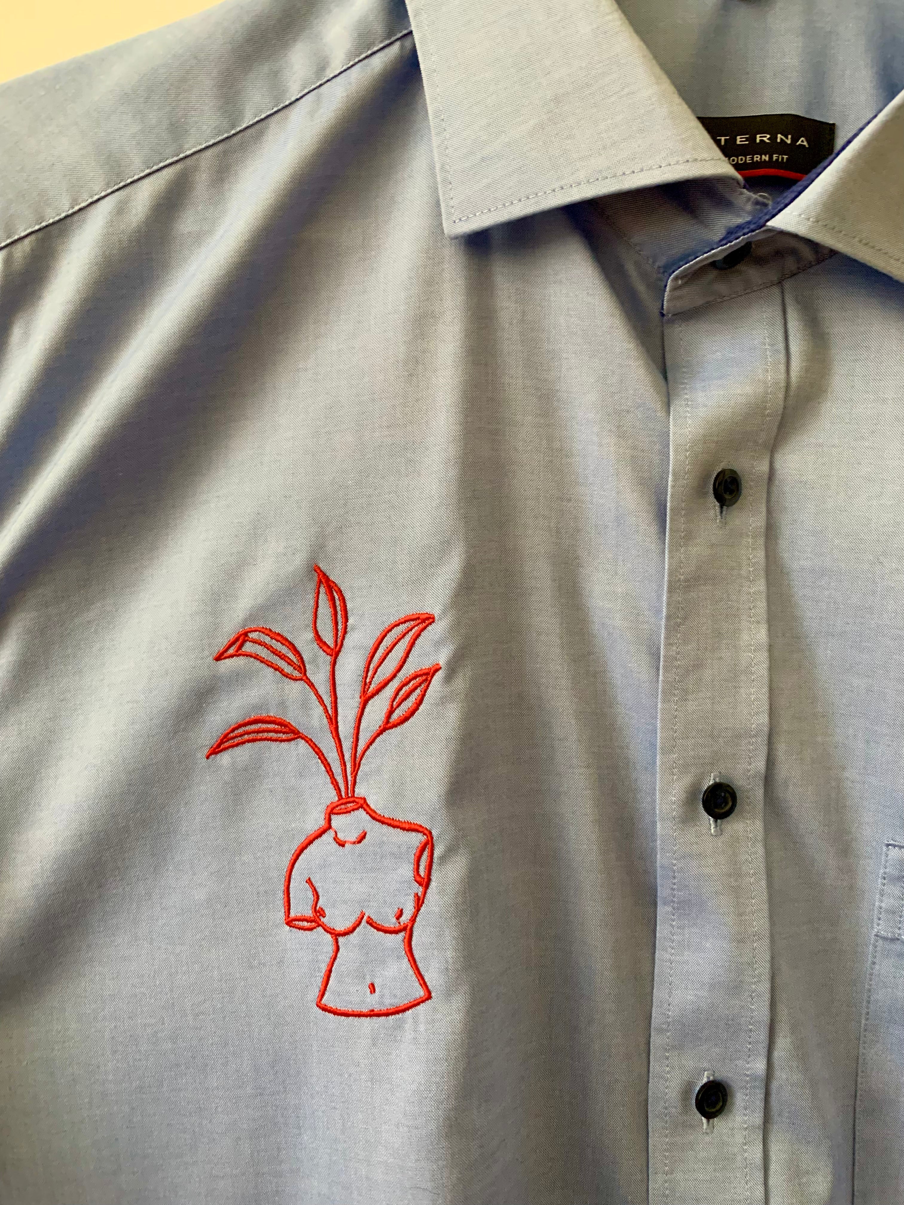 Red vase | Oversize blue cotton Shirt